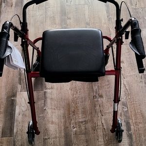 Lightweight rolling walker w/storage